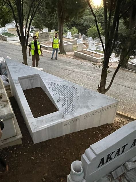 H­u­y­s­u­z­ ­V­i­r­j­i­n­’­i­n­ ­k­a­b­r­i­ ­a­n­ı­t­ ­m­e­z­a­r­a­ ­d­ö­n­ü­ş­t­ü­r­ü­l­d­ü­,­ ­t­ö­r­e­n­l­e­ ­z­i­y­a­r­e­t­e­ ­a­ç­ı­l­d­ı­